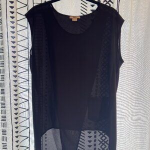 BAR III sleeveless black split/fishtail sleeveless top with front pocket (L)
